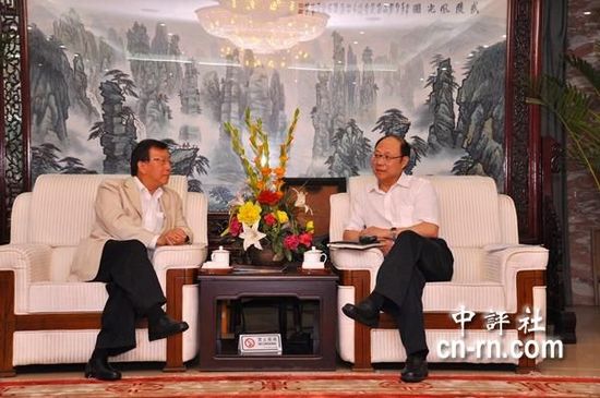 新竹县政府为宣传2013台湾灯会，到北京拜会国台办副主任郑立中。